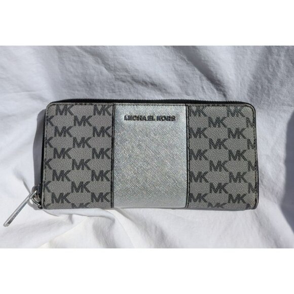Michael Kors Large Zip Around Wallet Clutch MK Signature Gray Silver 38F8YIJT3V - Picture 1 of 12